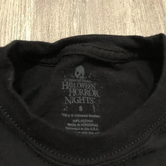 HALLOWEEN HORROR NIGHTS HAUNTING OF HILL HOUSE BLACK S Tee Crew Neck - Picture 4 of 5